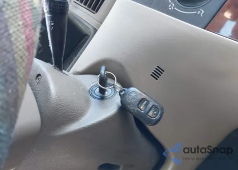 2005 Toyota Corolla Le z USA, uszkodzony, nr VIN 2T1BR32E35C454216